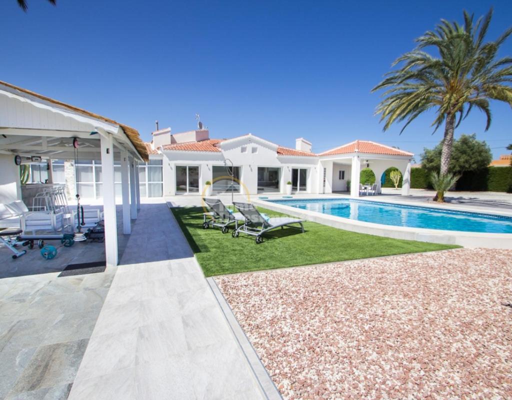 Villa Pyeranch Τορεβιέχα Εξωτερικό φωτογραφία
